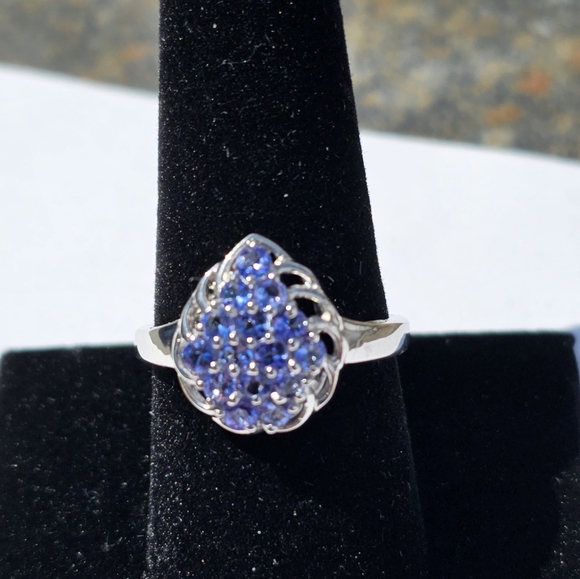 Genuine Tanzanite Cluster Ring Size 9!  💙 - Picture 5 of 13